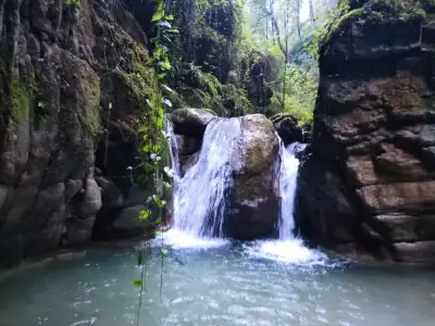 One-day-tour-to-Narenjbon-Strait