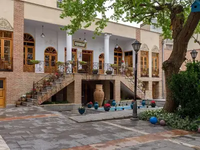 Bilingual-Tehran-Walking-Tour 