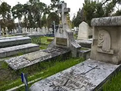 1-day-tour-of-Dolat-Abad-Cemetery