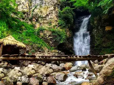 1-day-tour-of-Dodouzen-waterfall-and-Saqalaksar-lake-Gilan